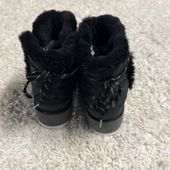 Waterproof dry tech Ugg boots! - Picture 3 of 3